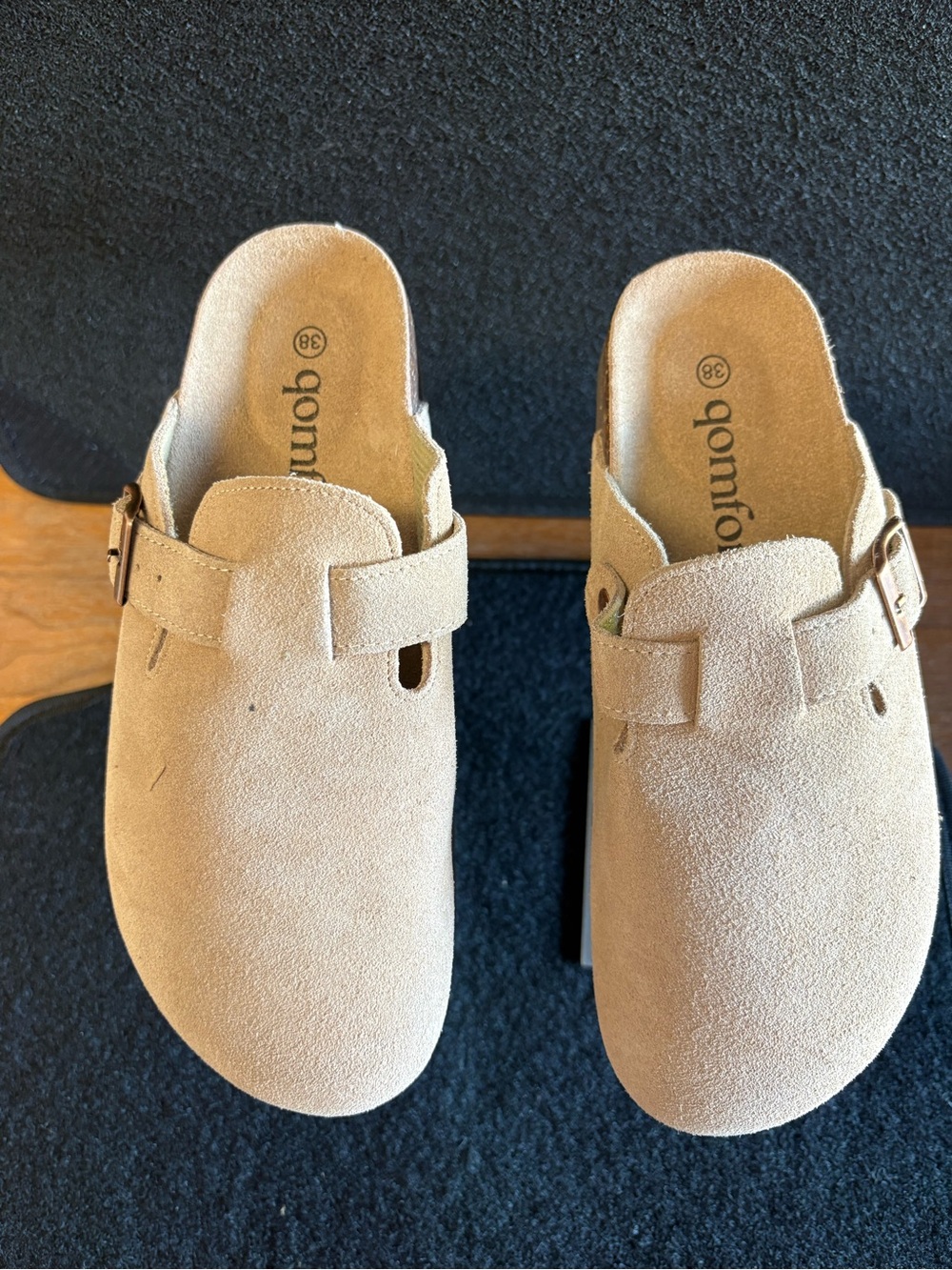 Qomfort Women’s Beige Faux Suede Buckle Clogs Size 38 EU / US 7–7.5
